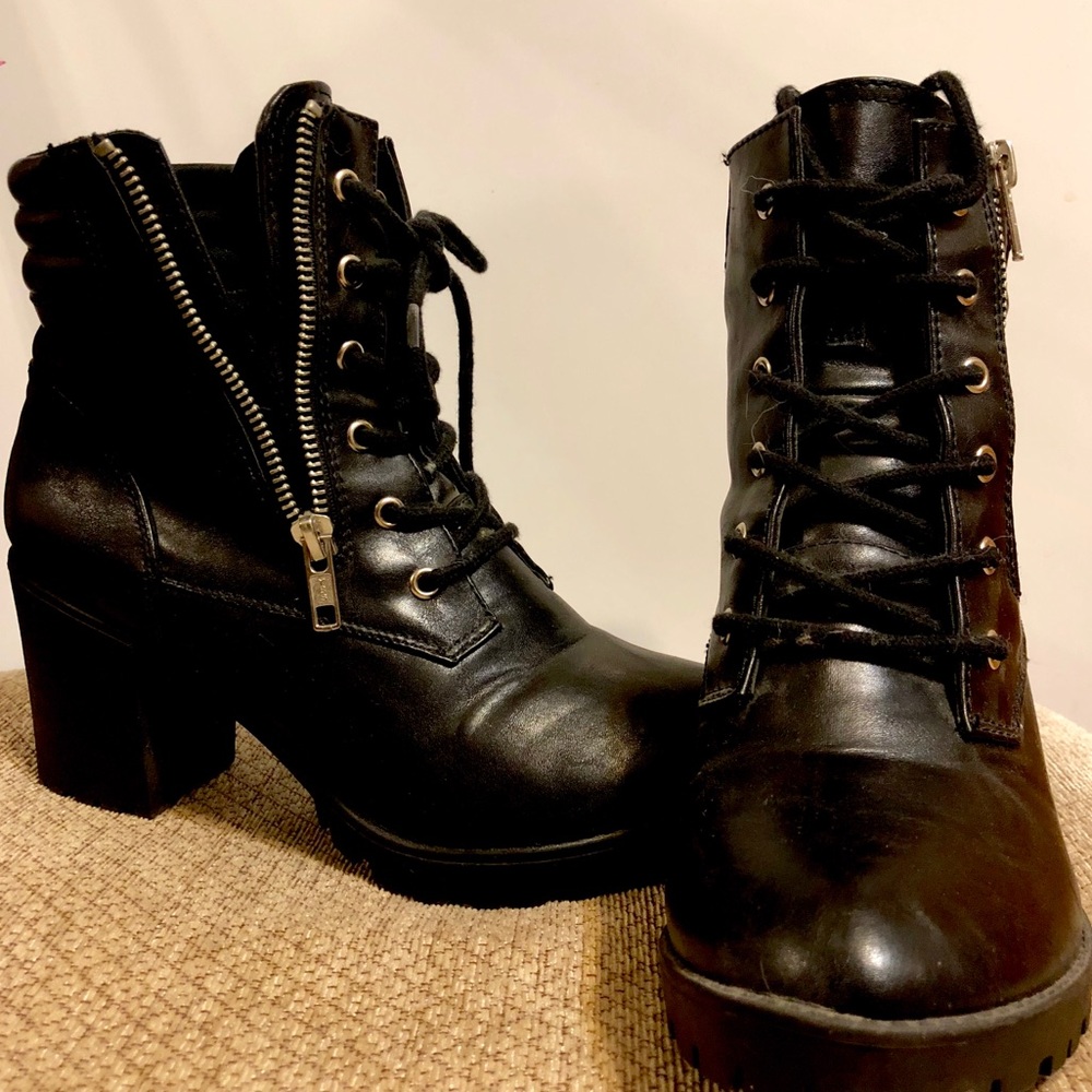 Black leather zip-up Boots